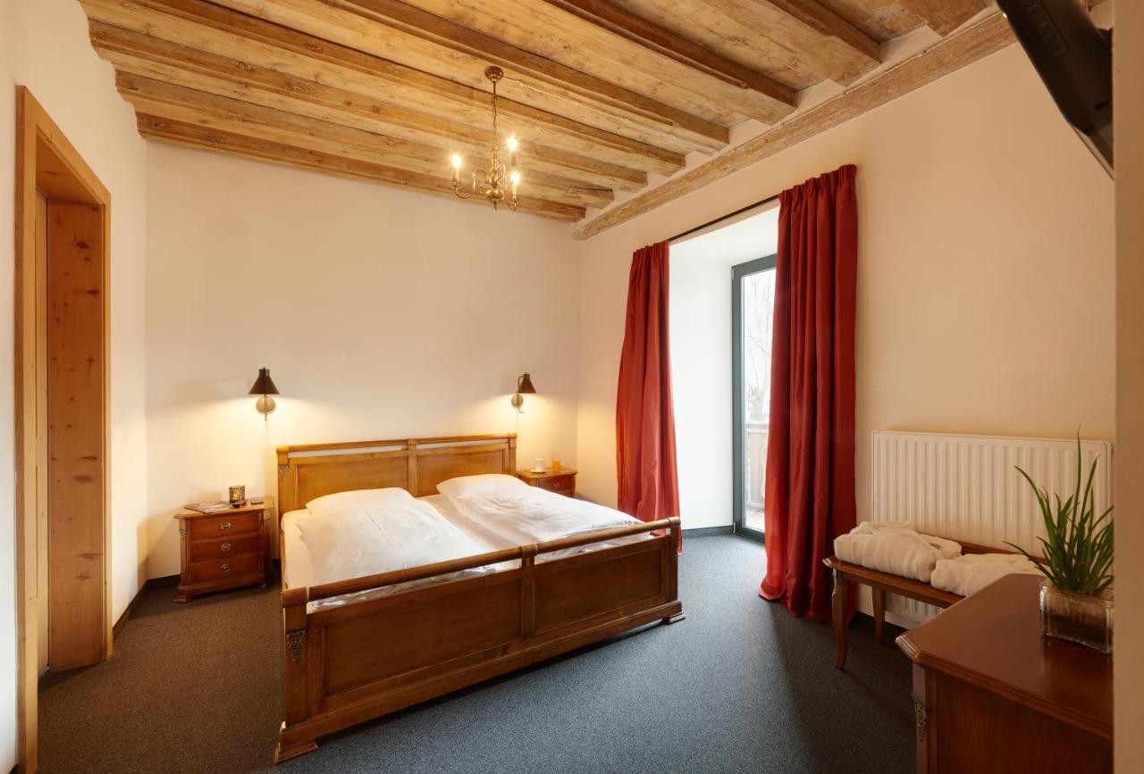 Historic Guesthouse Bircher B&B Apartments Near Sterzing Campo di Trens Exterior photo